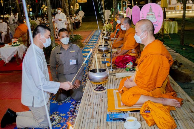 นครนายก – วัดอุดมธานี จัดสวดมนต์ข้ามปี วิถีพุทธ วิถีไทย วิถีใหม่ พุทธสักราช 2565 (ชมคลิป)