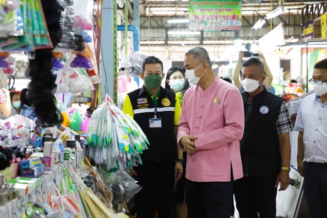 สุโขทัย-พ่อเมืองสุโขทัย ตรวจติดตามราคาสินค้า และมาตรการป้องกันโควิด-19 ตลาดสดเมืองสุโขทัย