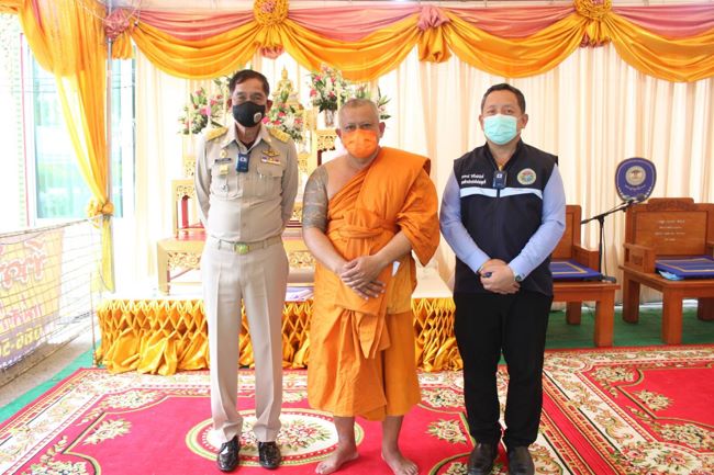 ปทุมธานี-นายกองค์การบริหารส่วนจังหวัดปทุมธานีให้เกียรติเป็นประธานพิธีกวนข้าวทิพย์ประเพณีมอญ งานประจำปีของวัดตระพัง สามโคก  (ชมคลิป)