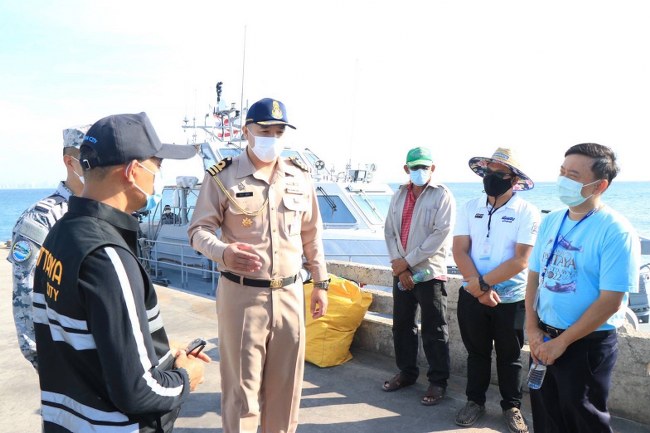 กองทัพเรือ โดยทัพเรือภาคที่ 1 จัดเรือ ต.274 ดูแลความปลอดภัยทางทะเลเมืองพัทยา-เกาะล้าน ช่วงเทศกาลปีใหม่