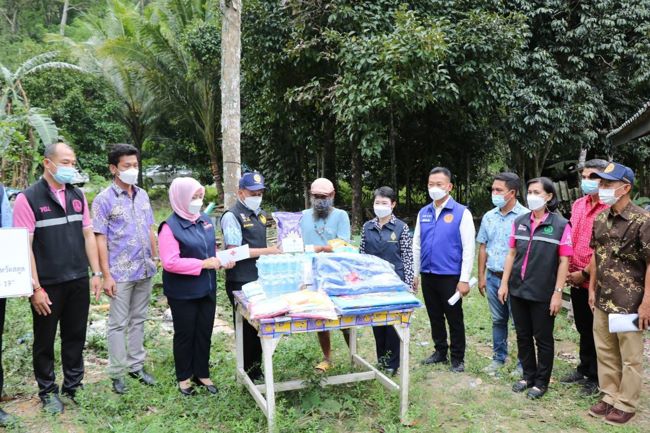 สตูล ผู้ว่าราชการจังหวัดสตูล ลงพื้นที่อำเภอควนกาหลง และอำเภอมะนัง เยี่ยมช่วยเหลือประชาชนที่ได้รับผลกระทบจากเหตุวาตภัย