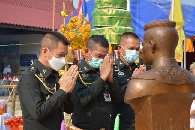 ลำปาง-มทบ.32 จัดกำลังพล ร่วมพิธียกช่อฟ้าเอก อ.ห้างฉัตร