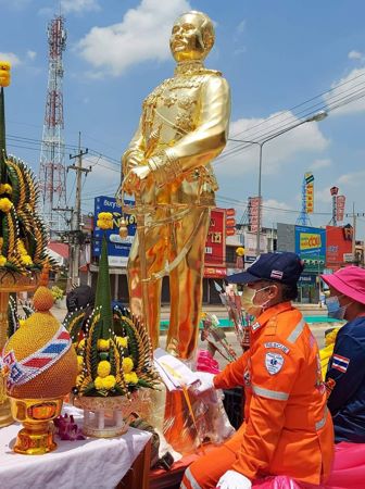 อัญเชิญพระบรมรูปหล่อรัชกาลที่5และรัชกาลที่9 ไปประดิษฐาน ณ วิหารขาว วัดราษฏร์ศรัทธาราม(เตว็ดใหม่)ต.ทับผึ้ง อ.ศรีสำโรง จ.สุโขทัย