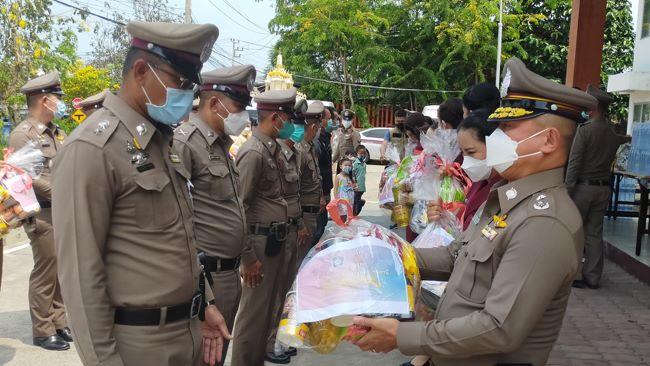 ปทุมธานี-โครงการแม่บ้านตำรวจภูธรจังหวัดปทุมธานีสัญจรครั้งที่ 3 โดยมีคณะกรรมการ กต.ตร. และข้าราชการตำรวจสถานีตำรวจ ทั้งสองโรงพักให้การต้อนรับ