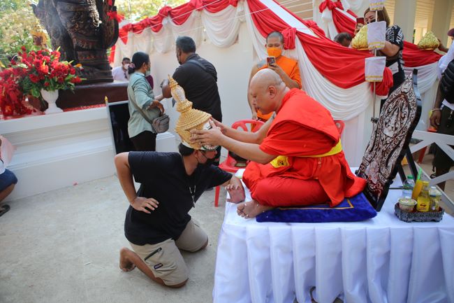 ปราจีนบุรี – ริวจิตสัมผัสเข้าร่วมพิธีบวงสรวงท้าวเวสสุวรรณสาธุชนล้นหลาม