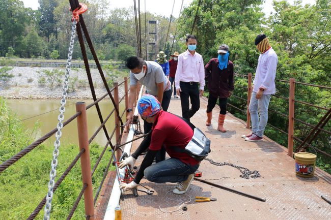 พิษณุโลก-อบจ.พิษณุโลกเร่งปรับปรุงซ่อมแซมสะพานสลิงข้ามแม่น้ำน่านหน้าวัดจอมทอง อ.เมืองพิษณุโลก แก้ปัญหาความเดือดร้อนให้ประชาชน