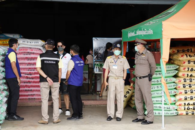 สุโขทัย-ตรวจเข้มร้านจำหน่ายปุ๋ยและวัตถุดิบอาหารสัตว์ หวั่นการกักตุนและปรับขึ้นราคาสินค้า