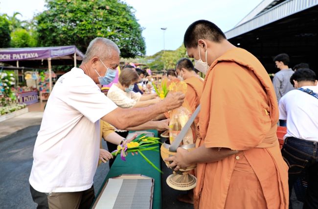 สวนนงนุชพัทยา ร่วมกับ เอกอัครราชทูต 3 ประเทศ จัดงานวันช้างไทยพร้อมพิธีฮ้องขวัญช้างเลี้ยงโต๊ะจีนบุพเฟ่ต์ผลไม้ยาว 8 เมตร