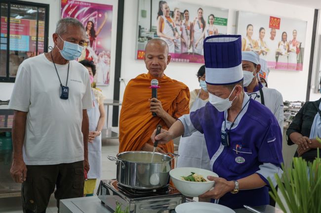 สวนนงนุชพัทยา ร่วมกับ วัดคีรีวงก์ เสริมทักษะความรู้ การกินอาหารสมุนไพร อย่างไรให้ปลอดภัย ปลอดโรคหวังให้คนหันมากินอาหารไทย ต้านโรคภัย