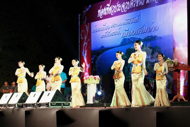 พ่อเมืองประจวบฯชวนเที่ยวงานมหัศจรรย์เมืองสามอ่าว ลุ้นรางวัลใหญ่สลากกาชาดการกุศล