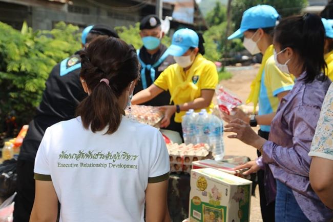 เลย – หน่วยเฉพาะกิจกรมทหารพรานที่ 21 ร่วมกับ คณะหลักสูตรพัฒนาสัมพันธ์ระดับผู้บริหารกองทัพภาคที่ 2 (พสบ.ทภ.2) รุ่นที่ 2 ลงพื้นที่ช่วยเหลือประชาชนที่ได้รับผลกระทบจากเหตุอัคคีภัย จำนวน 3 หลัง