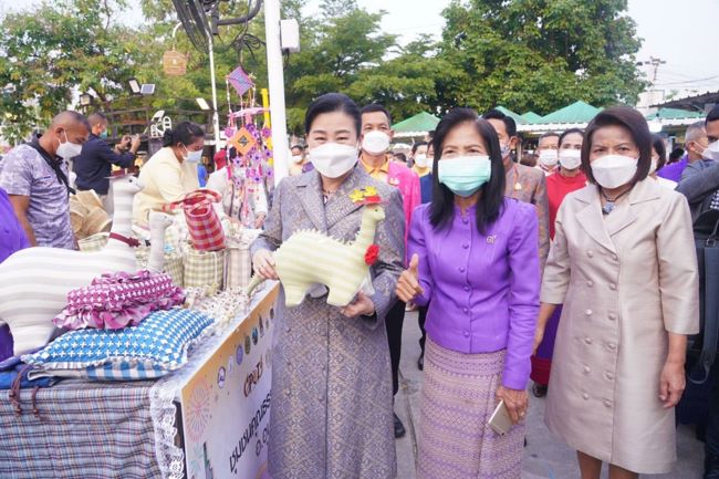 วธ.ร่วมกับชาวขอนแก่น โชว์ศิลปวัฒนธรรมพื้นบ้านอีสาน-ศิลปะนานาชาติ ในงาน “แก่น LAND แคน” ชวนนักท่องเที่ยวชาวไทยและต่างชาติช้อปอาหาร ผลิตภัณฑ์ CPOT สร้างรายได้ให้ผู้ประกอบการ ศิลปิน ธุรกิจท่องเที่ยวฯ ประชาชนที่ได้รับผลกระทบจากโควิด-19