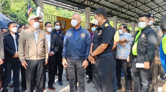 สตูล รมต.พิพัฒน์ ลงตรวจความพร้อมชายแดนหลังเปิดด่านวันที่ 2 พบอุปสรรคเรื่องค่าใช้จ่ายที่สูงเตรียมเสนอศบค.ผ่อนปรน