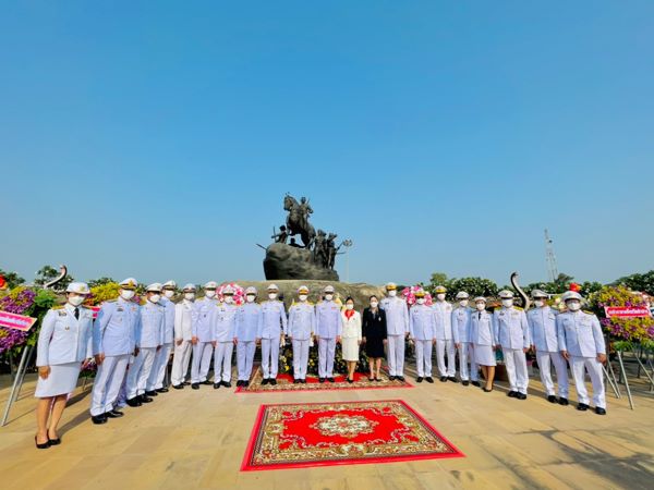 ลำปาง- มทบ.32 ร่วมพิธีวางพวงมาลา เนื่องในวันคล้ายวันสวรรคต สมเด็จพระนเรศวรฯ