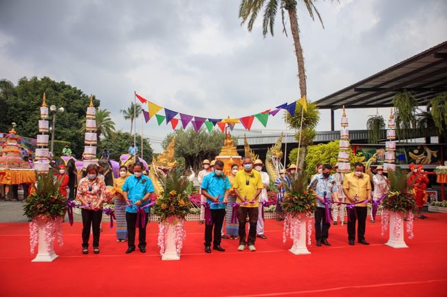 สวนนงนุชพัทยา เปิดงาน! เทศกาลสงกรานต์ “ร่วมสืบสานวัฒนธรรมไทย สงกรานต์วิถีใหม่ รับผิดชอบต่อครอบครัวและสังคม” พร้อมชมความน่ารัก น้องช้างรดน้ำดำหัวแม่ช้าง !!!!