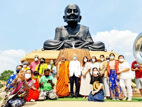 “สุวัจน์” เปิดงานสงกรานต์วัดห้วยมงคล ชวนสรงน้ำหลวงพ่อทวดองค์ใหญ่เพื่อความเป็นสิริมงคลปีใหม่ไทย