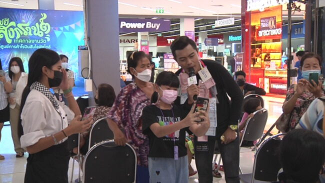 ปราจีนบุรี-แซ็ค ชุมแพ ร่วมสร้างความสุขต้อนรับปีใหม่ไทยชาวปราจีนบุรี