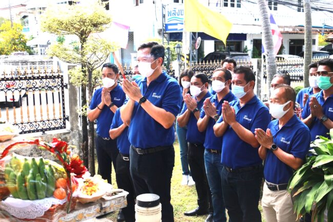 พรรคพลังชล ครบรอบ 11 ปี จัดพิธีไหว้ศาลพระภูมิ ศาลตายาย และไหว้กลางแจ้ง หวังเสริมสร้างความเป็นสิริมงคล ให้สมาชิกพรรค