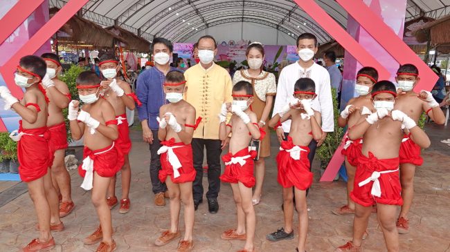 ปทุมธานี เริ่มแล้วมหกรรมภูมิศิลป์ถิ่นปทุมธานี ผู้ว่าหมูป่าชวนประชาชนอุดหนุนสินค้าภูมิปัญญาจาก7อำเภอ