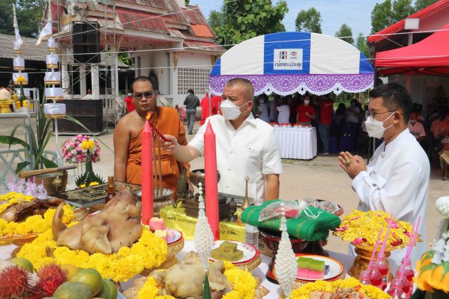 กาฬสินธุ์ บวงสรวงท้าวเวสสุวรรณบันดาลโชคไหว้ครูบูรพาจารย์