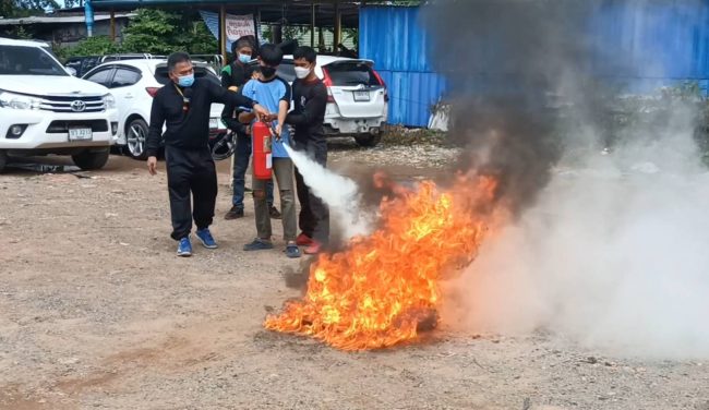 จันทบุรี-เทศบาลเมืองท่าช้างจัดฝึกอบรมให้ความรู้นายจ้างและพนักงานด้านการป้องกันอัคคีภัยการอพยพหนีไฟในสถานประกอบการ