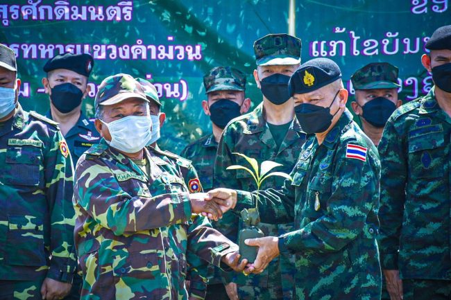 ทหารไทย – ลาว จัดกิจกรรมปลูกป่าอาเซียน กองกำลังสุรศักดิ์มนตรี กับ กองบัญชาการทหารแขวงคำม่วน ณ บริเวณสะพานมิตรภาพไทย – ลาว แห่งที่ 3