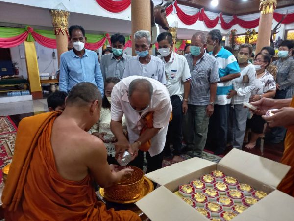 ปทุมธานี ศิษย์ยานุศิษย์ร่วมทำบุญครบรอบอายุวัฒนมงคล ๕๖ ปี พระครูวิสุทธิธีาจารย์(พระอาจารย์อนงค์)คณะตำบลกระแชง-บ้านปทุมเจ้าอาวาสวัดบางเตยกลาง กันอย่างคึกคัก