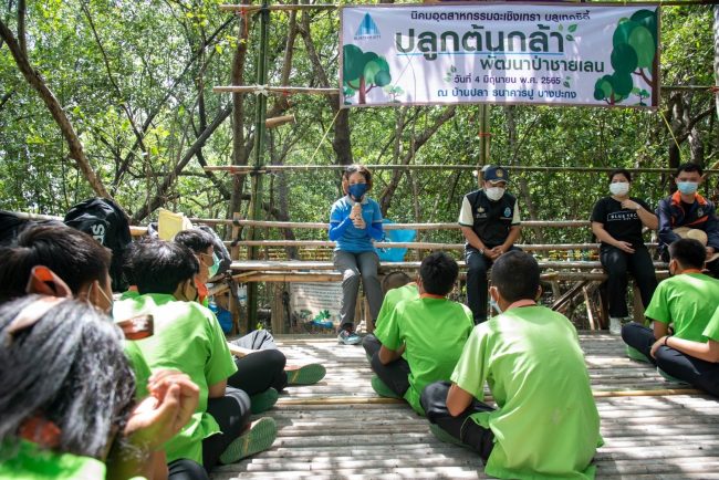 บลูเทค ซิตี้ นำคณะครู นักเรียนปลูกต้นกล้า พัฒนาป่าชายเลน และอนุรักษ์พันธุ์สัตว์น้ำ รักษาสมดุลทางธรรมชาติ ให้พึ่งพาซึ่งกันและกันอย่างยั่งยืน