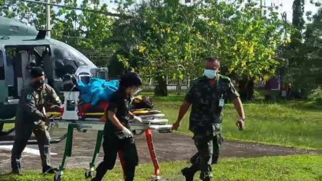 สตูล ฮ.ลำเลียงผู้ป๋วยจากเกาะหลีเป๊ะส่งถึงมือหมอโรงพยาบาลสตูล หลังสภาพอาการคลื่นลมในทะเลยังสูง