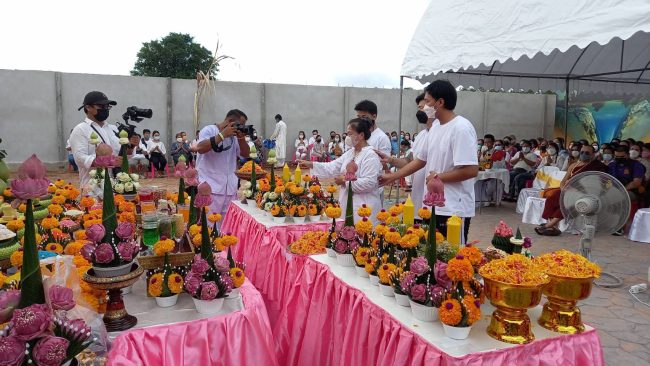 ชลบุรี-ลูกศิษย์ลูกหาทั่วสารทิศแห่ร่วมพิธีเปิดเทวาลัยพระแม่ พัทยา โดย จุ๋ม มิรันตี