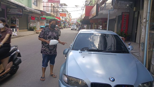 เจ้าของร้านตัดผมชื่อดังพัทยา วอน ตร. ติดตามรถเก๋งเมาเฉี่ยวชน BMW เสียหาย