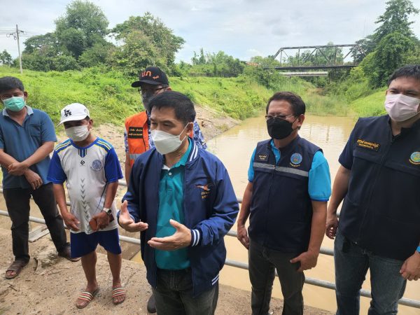 พิจิตร-ผู้ว่าฯพิจิตรสั่งเตรียมพร้อมเหตุมวลน้ำจำนวนมากไหลบ่าส่งผลประตูระบายน้ำแตกน้ำท่วมสวนไม้ผลนาข้าวแล้วนับพันไร่