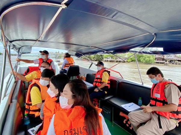 สมุทรสงคราม-ผู้ว่าราชการจังหวัดสมุทรสงคราม พร้อมคณะลงพื้นที่ตรวจโครงการตามแผนปฏิบัติราชการ ประจำปีงบประมาณ พ.ศ. 2566 โครงการฟื้นฟูและพัฒนาแหล่งท่องเที่ยวทางน้ำ