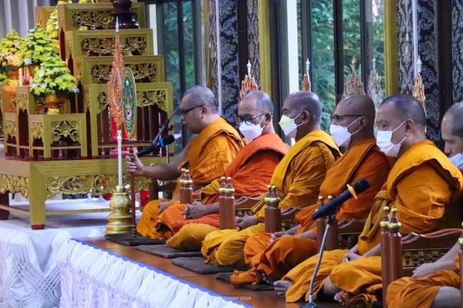 อำเภอนาทวี จัดพิธีทำบุญตักบาตรถวายเป็นพระราชกุศลแด่พระบาทสมเด็จพระเจ้าอยู่หัว เนื่องในโอกาสวันเฉลิมพระชนมพรรษา 28 กรกฎาคม 2565