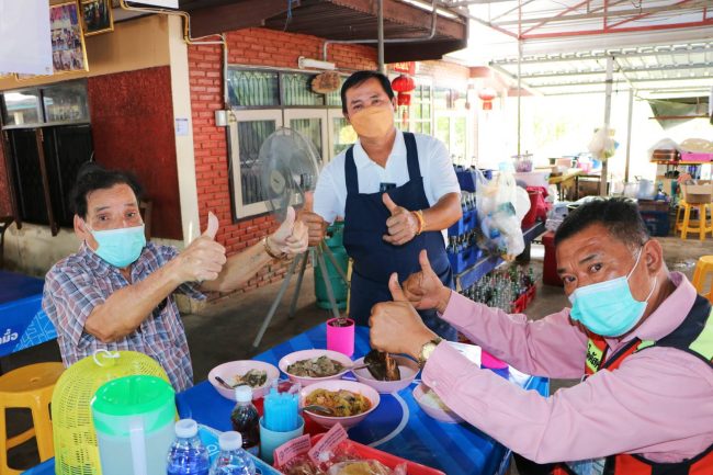 ปทุมธานี ร้านท้าพิสูจน์ก๋วยเตี๋ยวเฮียตี๋สูตรมะนาวชวนชิมและแจกก๋วยเตี๋ยวให้กับกลุ่มเปราะบางในชุมชนสิทธิพยากรณ์