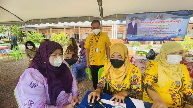 สพป.สตูล ยกทัพ จนท.ลงพื้นที่ ออกหน่วยโครงการบำบัดทุกข์ บำรุงสุขถึงมือผู้รับบริการ สร้างรอยยิ้มให้ประชาชน