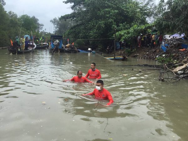 สตูล คลื่นแรงซัดเรือประมงพื้นบ้านจมตกลงทะเล เสียชีวิต 1 รายและรอด 1 รายหลัง กรมอุตุยังประกาศเตือนเฝ้าระวัง