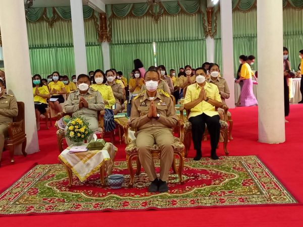 ปทุมธานี-จัดพิธีเจริญพระพุทธมนต์ถวายพระพรชัยมงคลแด่พระบาทสมเด็จพระเจ้าอยู่หัว สมเด็จพระนางเจ้าสิริกิติ์ พระบรมราชินีนาถ พระบรมราชชนนีพันปีหลวง และสมเด็จพระนางเจ้าฯ พระบรมราชินี ประจำปีพุทธศักราช 2565