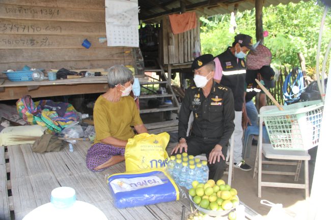 ลำปาง-มทบ.32 ลงพื้นที่มอบถุงยังชีพช่วยเหลือผู้ยากไร้อย่างต่อเนื่อง