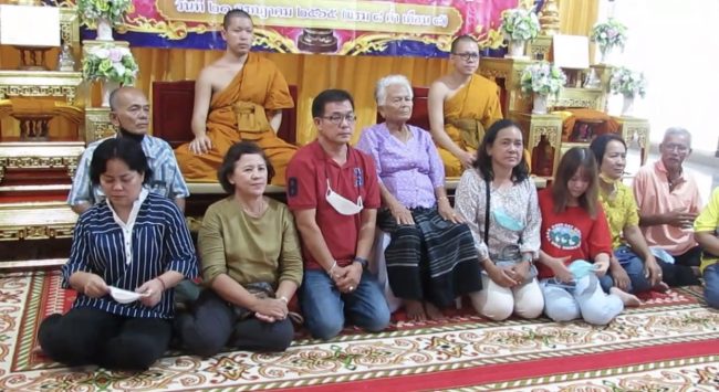 สมุทรสงคราม-ชาวบ้านวัดปทุมแห่ฉลองพระมหา 2 รูปสอบเปรียญธรรม 3 ประโยคได้ แจกข้าวทิพย์ให้เลขเด็ดชาวบ้านแฮ