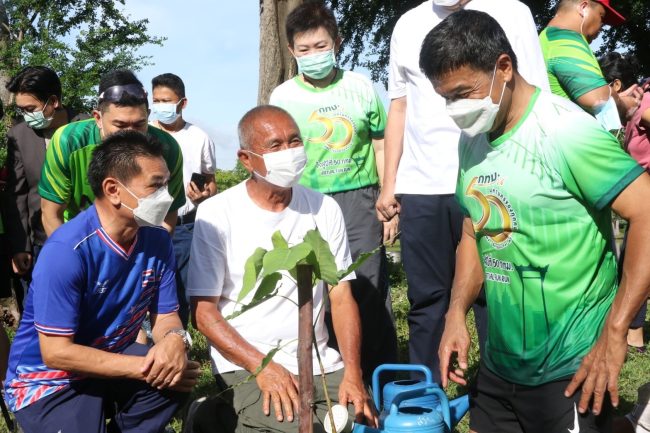 สวนนงนุชพัทยา ร่วมปลูก ต้นพระศรีมหาโพธิ์ กับ ท่านผู้ว่ากรุงเทพมหานคร ในกิจกรรมปลูกต้นไม้ล้านต้น สร้างพื้นที่สีเขียว และกำแพงกรองฝุ่นทั่วกรุง ณ สวนวชิรเบญจทัศ