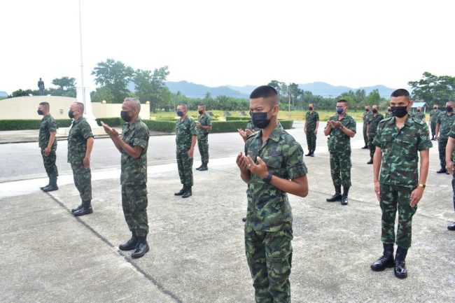 สตูล พ.อ.เรวัตร เซ่งเข็ม ผบ.ร.5พัน.2 นำกำลังพลจัดพิธีสวดมนต์และดุอาอ์ ขอพรให้แก่แม่ทัพภาคที่ 4 และ กำลังพลที่ได้รับบาดเจ็บจากอุบัติเหตุ ฮ.ลงจอดฉุกเฉินแข็งแรงฟื้นตัวปลอดภัยทุกคน