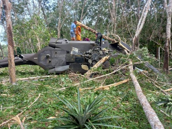 เกิดเหตุเฮลิคอปเตอร์แบล็คฮอว์กของแม่ทัพภาค 4 ลงฉุกเฉินกลางสวนยางพารา รอดราวปฎิหาริย์