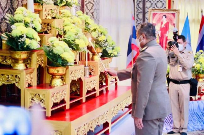 องคมนตรีเป็นประธานสวดมนต์ถวายพระชัยมงคลพระบาทสมเด็จพระเจ้าอยู่หัวฯที่วัดนาทวี