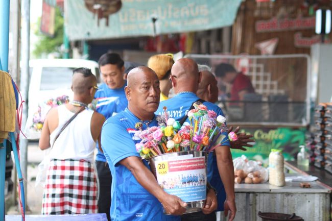 ลพบุรี จัดแข่งฟุตบอลรวมทีมดารา สบทบทุนมอบให้กับทางวัดฯ