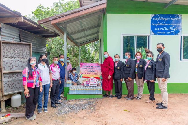 นครนายก – “หลวงพี่ต่อ” พระผู้มีแต่ให้ สร้างห้องเรียนให้โรงเรียน สร้างป้อมตำรวจ สร้างบ้านให้ผู้พิการยากไร้