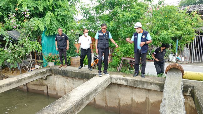 ปทุมธานี ท่วมแล้วปทุม นายกแจ๊สห่วยใยปชช.ริมแม่น้ำเจ้าพระยาหลังฝนตกน้ำทะเลหนุนเร่งเสริมแนวกั้นน้ำ