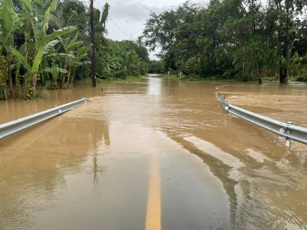 กระบี่-อ่วม!!ฝนตกหนักตลอดทั้งคืน น้ำท่วมย่านการค้า และ ถนนหลายสายในเขตเทศบาลเมืองกระบี่