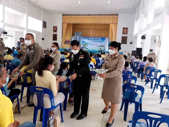 พ่อเมืองเลย มอบสมุดประจำตัวให้ผู้ได้รับการคัดเลือก ทำกินและอยู่อาศัยในพื้นที่ป่าภูเปือย ป่าภูขี้เถ้า และป่าภูเรือ