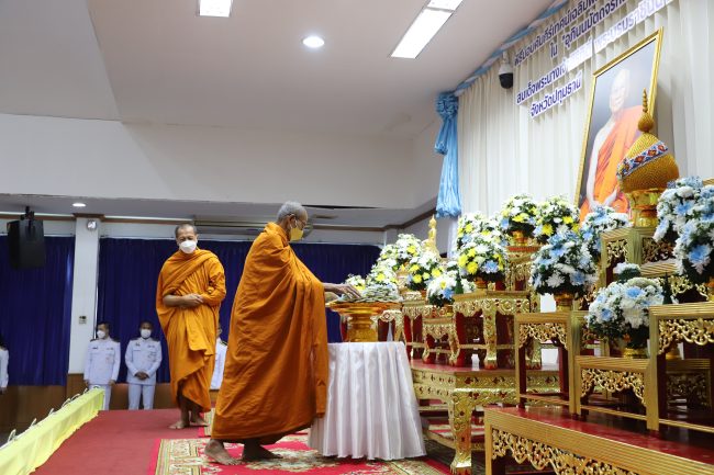 ปทุมธานี-จัดพิธีมอบคัมภีร์เทศน์เฉลิมพระเกียรติ บทพระธรรมเทศนาเฉลิมพระธรรมบารมี ใน “อุภินนมัตถจรกถา”